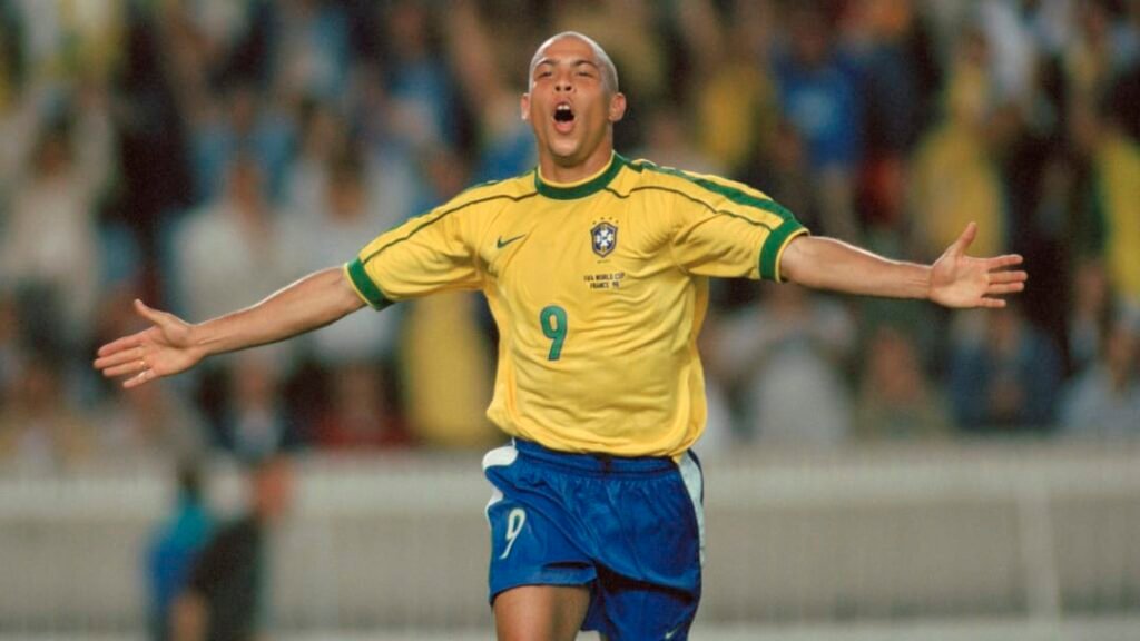 Camisas icônicas no futebol: a história por trás dos mantos que marcaram gerações 1 images GettyImages mmsport 90min pt BR international web 01hseb61n8adevjjmnyf