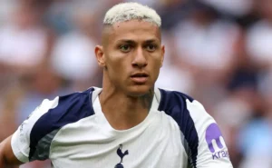 Tottenham aceita vender Richarlison ao Flamengo, mas coloca uma condição