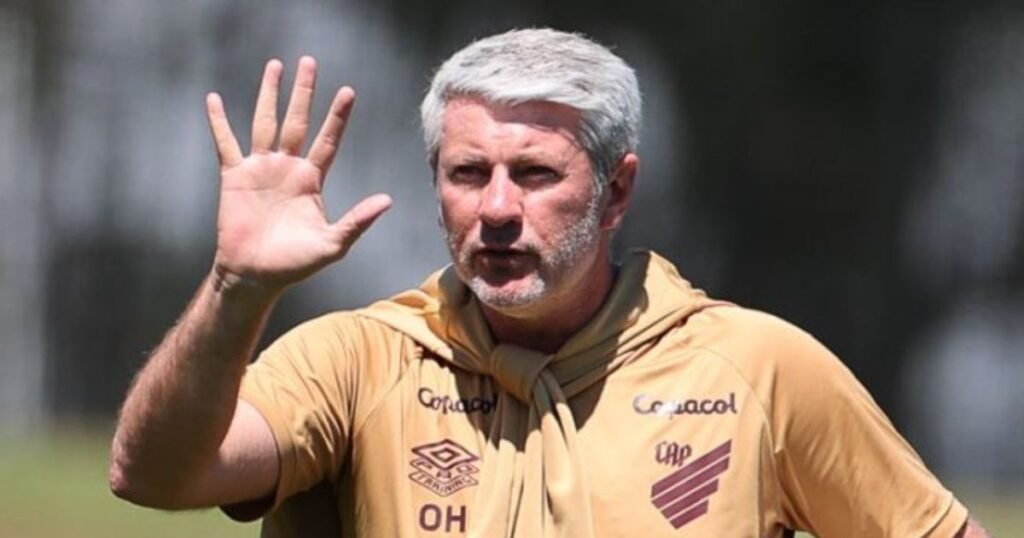 Odair pede calma em retorno de atacante ao Athletico-PR 1 Odair pede calma em retorno de atacante Julimar