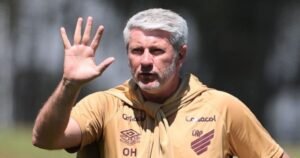 Odair pede calma em retorno de atacante Julimar