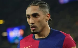 Raphinha se torna alvo do Manchester United e pode sair do Barcelona