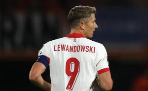 Lewandowski deve desfalcar Barcelona por mais de um mês após nova lesão