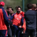Lisandro Martínez volta aos treinos no United após oito meses lesionado