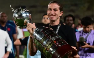 Filipe Luís enfrenta Gustavo Costas e técnico de Seleção